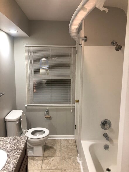 Bathroom - 2727 N 5th Street Hwy