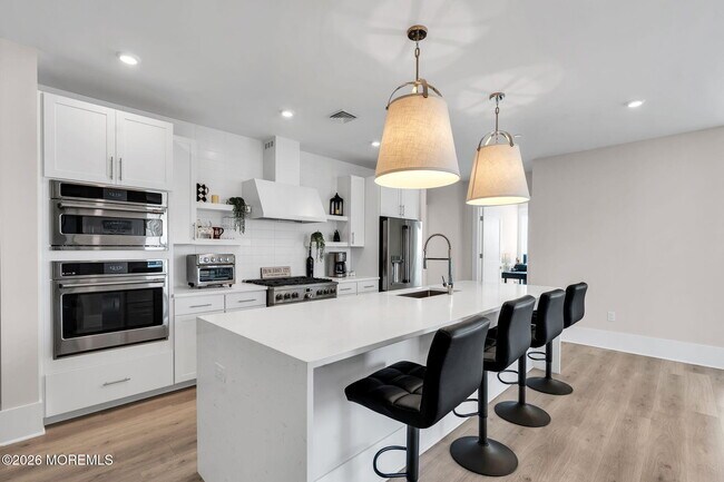 Building Photo - 218 3rd Ave