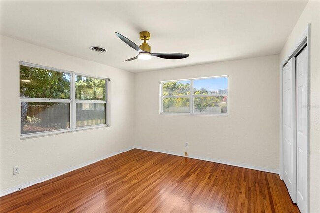 Building Photo - 105 John Anderson Dr
