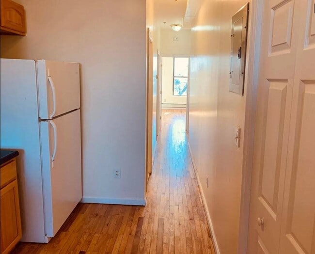 Building Photo - 450 Grand St