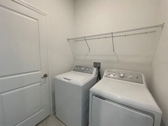 Building Photo - 835 Ofanto Wy