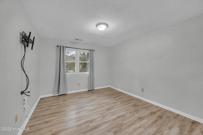 Building Photo - 3913 Cherry Ave