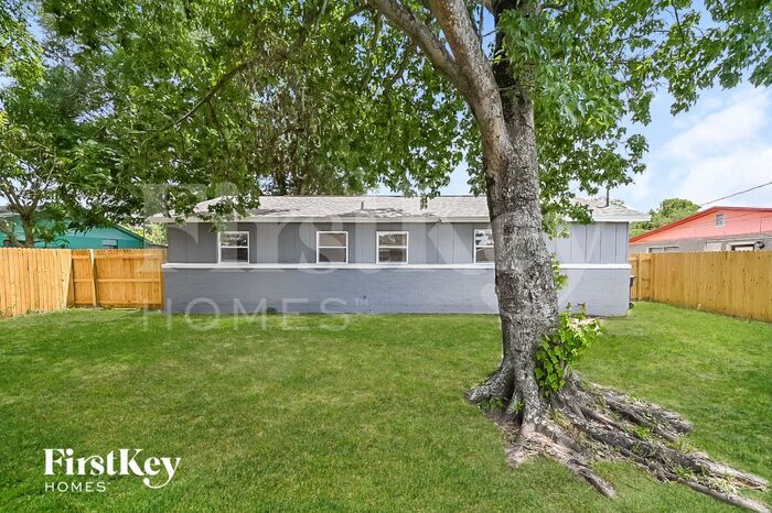 Building Photo - 7916 Bahia Ave