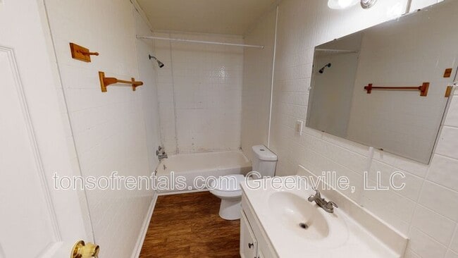 Building Photo - 137 Rosewood Cir