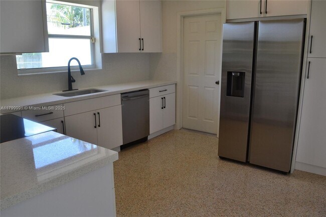Building Photo - 6310 SW 92nd Ave