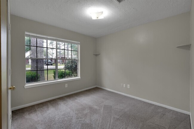 Building Photo - 318 Paradise Ln