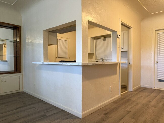 Building Photo - Charming and newly upgraded home. AVAILABL...