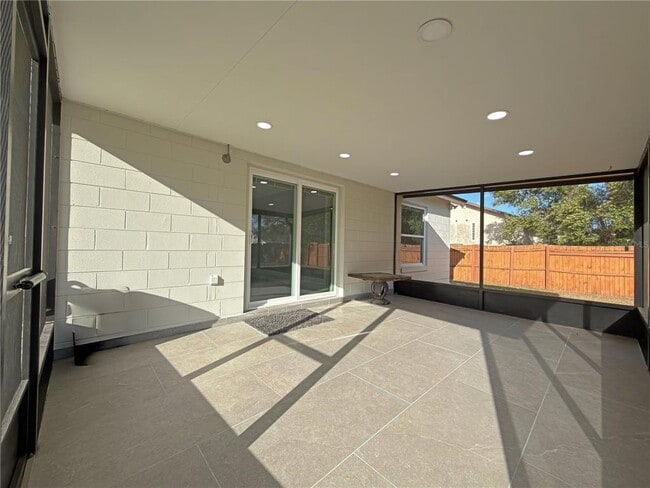 Building Photo - 1384 Valhalla St