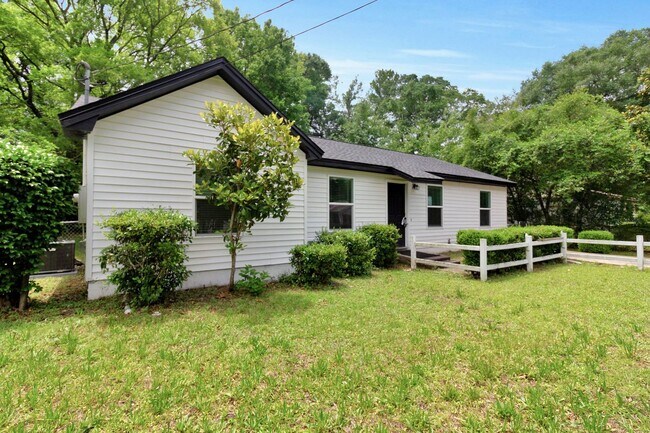 Primary Photo - 3 Bedroom in Crestview!!