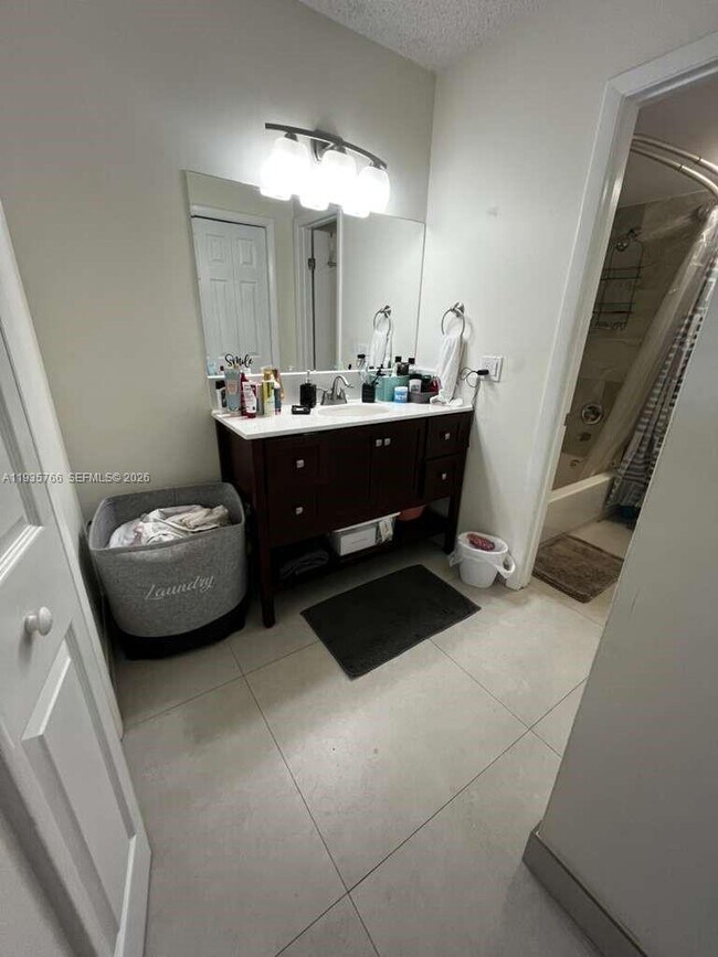 Building Photo - 16511 Blatt Blvd