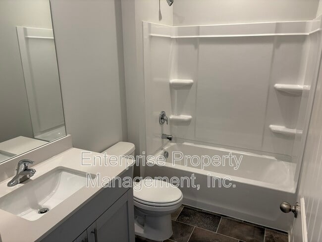 Building Photo - 85 Burr Oak Cv