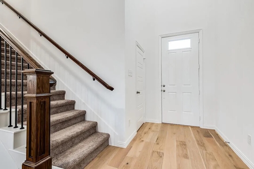 Building Photo - Room in Townhome on Bethlehem St