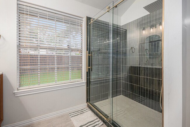 Building Photo - 14335 Fair Knoll Way