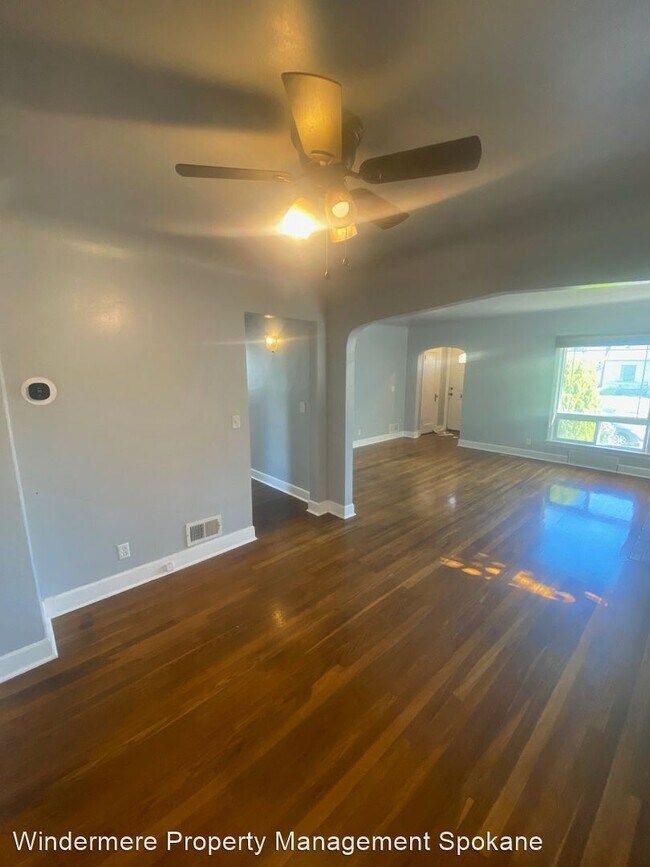 Building Photo - 5 br, 2.5 bath House - 1528 W Augusta ave