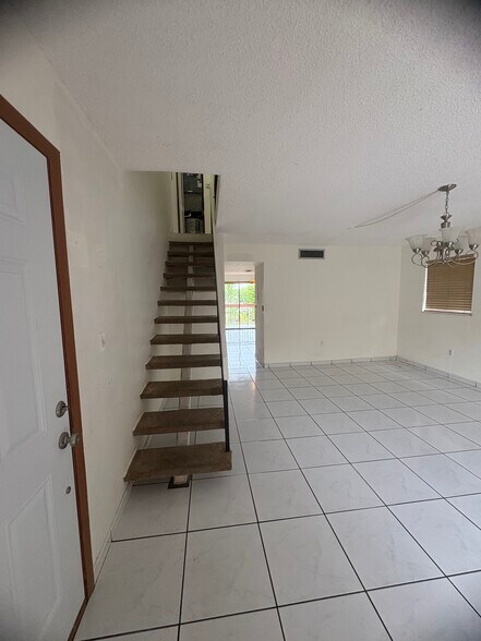 Building Photo - 5625 W 26th Ct