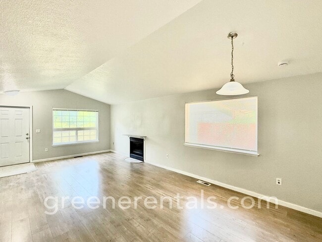 Building Photo - 3BR/2BA Rambler in Nisqually Pines with Co...