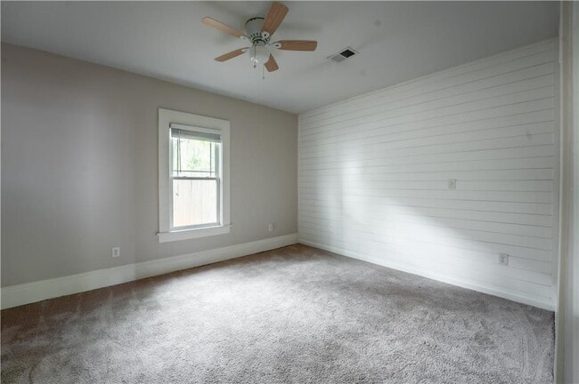 Building Photo - 875 Oakhill Ave SW