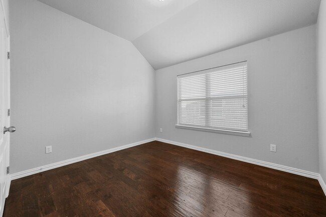 Building Photo - Charming 1-Story 4 Bedroom 2 Bathroom in L...