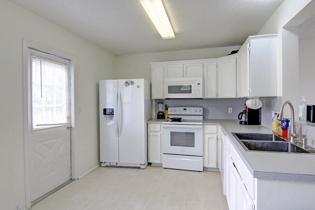 Building Photo - 7837 Wolverine Dr