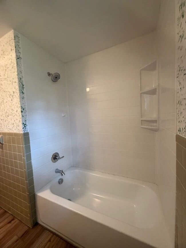 Building Photo - Maryville 37801 - Newly Remodeled 2 bedroom 2 full bath rancher with carport - Contact Debra John...