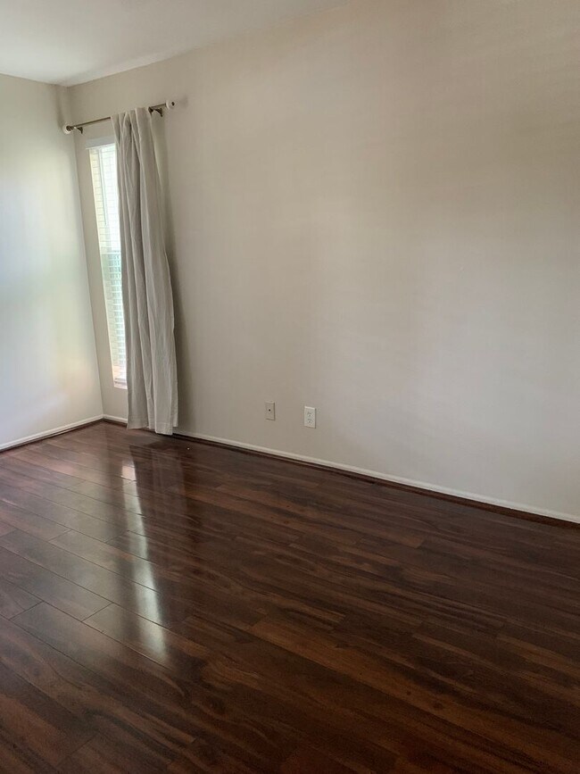 Building Photo - 5510 Armitos Ave