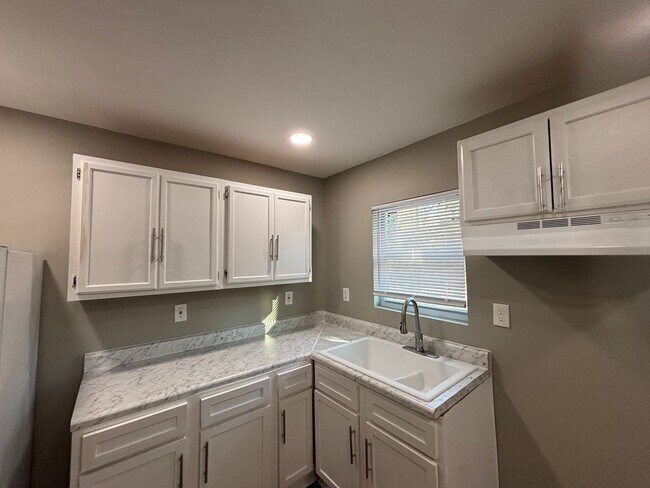 Building Photo - 3546 Debby Dr