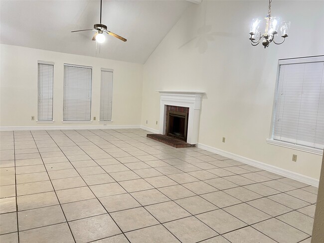 Building Photo - 5319 Pine Cliff Dr