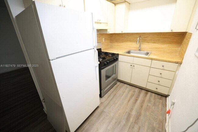 Primary Photo - 2799 E 4th Ave