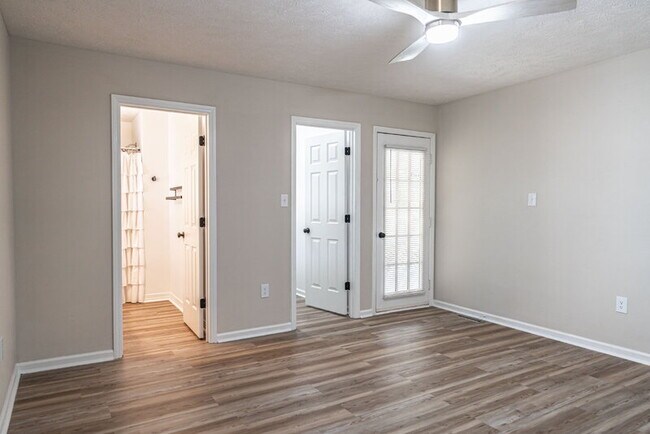Building Photo - 1355 Longleaf Dr E