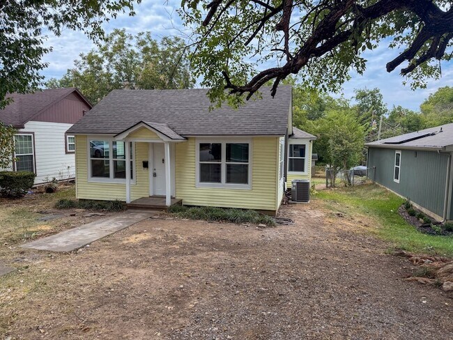Building Photo - 1527 W Gandy St