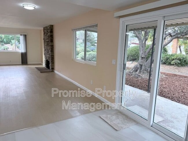 Building Photo - 1320 La Miranda Ave