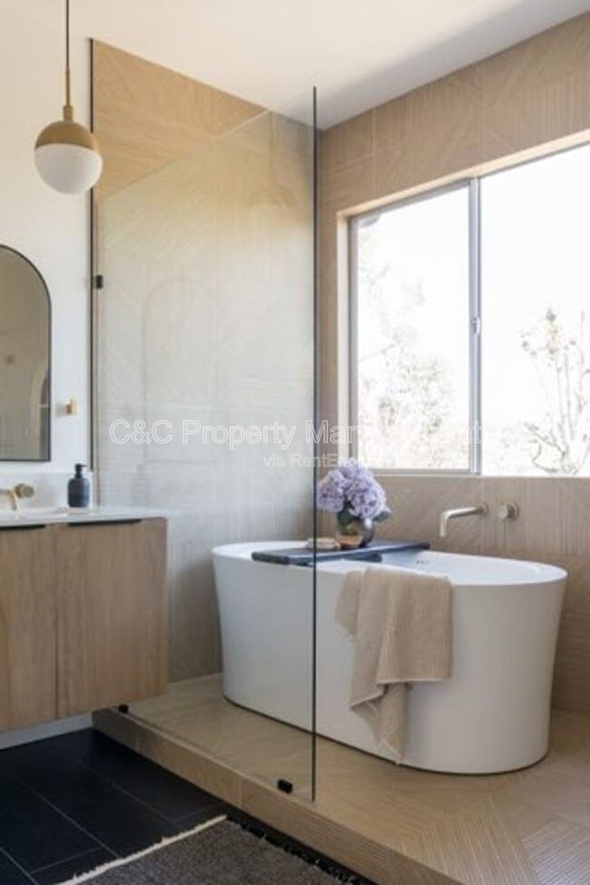 Building Photo - 5234 Chariton Ave