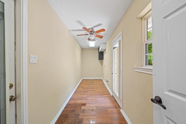 Building Photo - 5123 Shady Oaks Ln