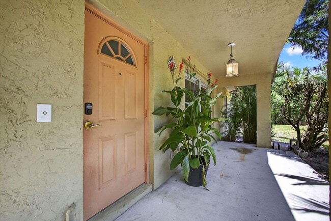 Building Photo - 16971 Mayfair Dr E