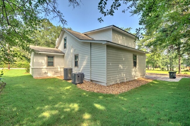 Building Photo - Now Leasing for Fall 2025! $800 Per Bedroo...