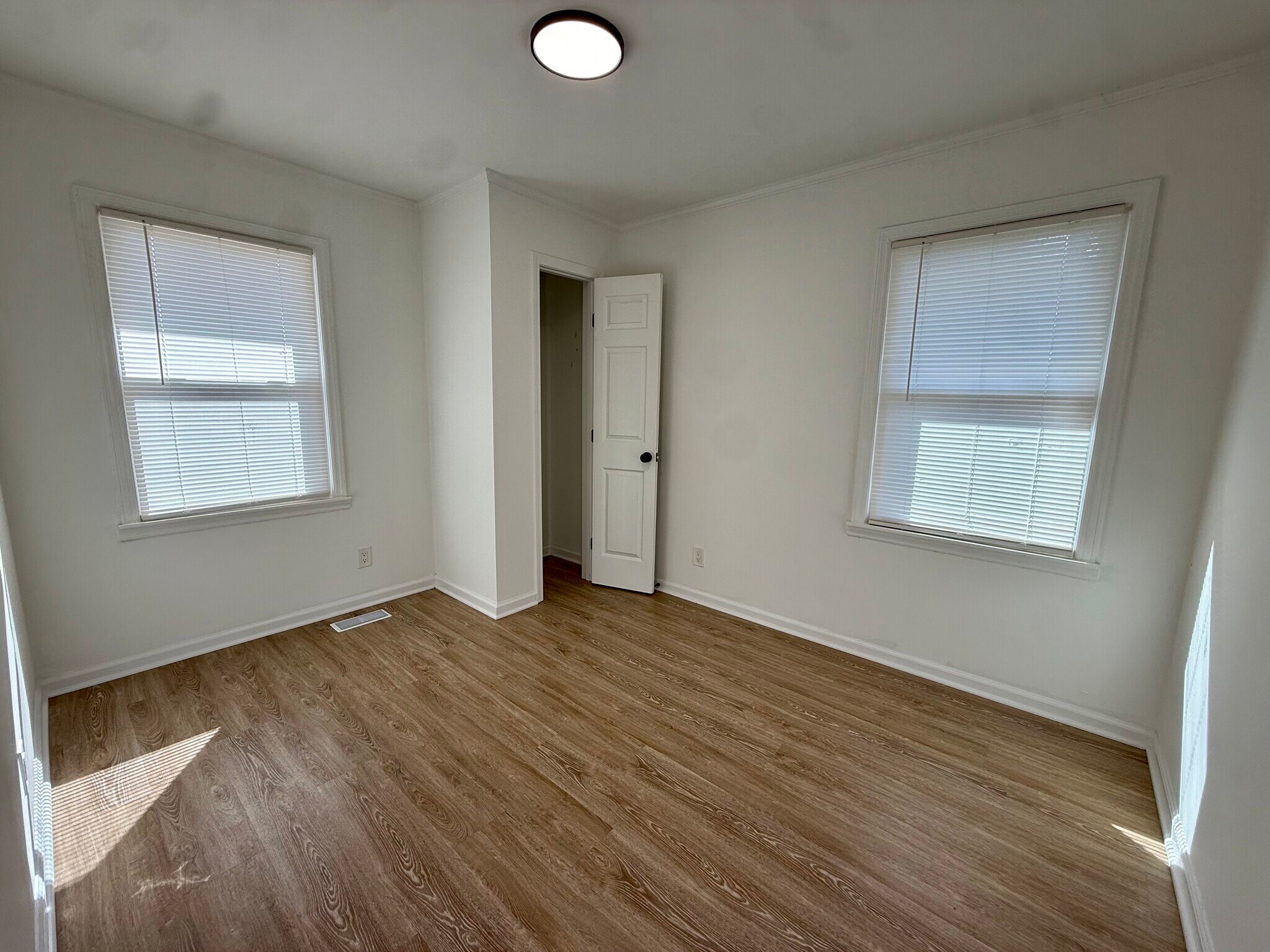 Building Photo - 12 Moore St