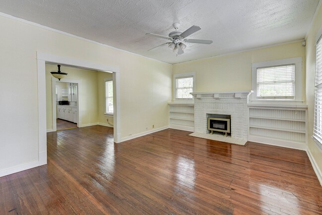 Building Photo - Old-world elegance with modern comfort!
