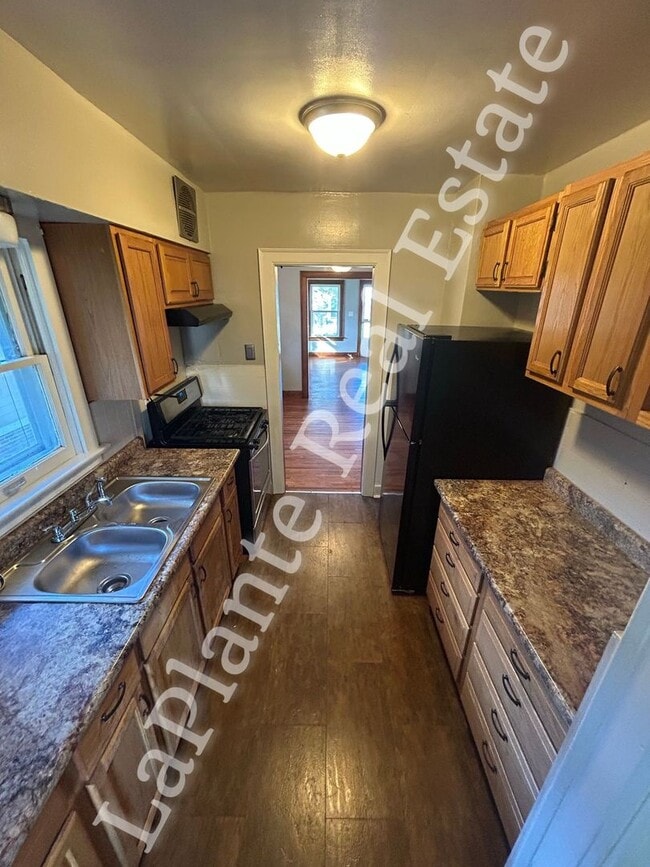 Building Photo - Charming 3-Bedroom Bungalow in Five Points – Perfect Location & Value