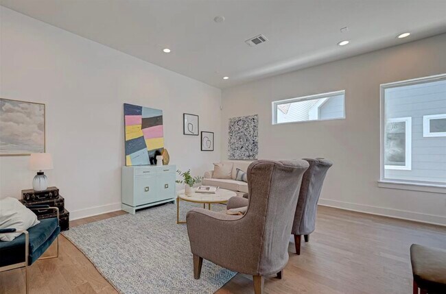 Building Photo - 6127 W Montgomery Rd