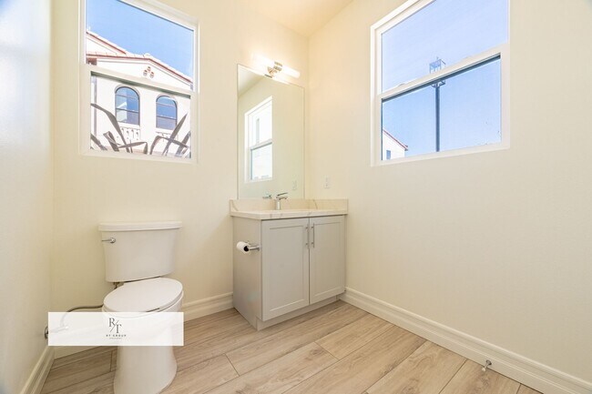 Building Photo - Whitmore Villa.