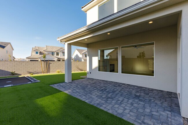 Building Photo - Beautiful 5 bed 4 bath home in Desert Cany...