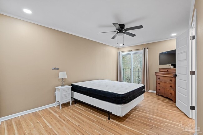 Building Photo - 4844 Huron Dr