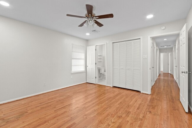 Building Photo - 10518 Mayfield Rd