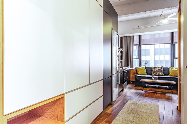 Building Photo - Studio Apartment - Wall Street