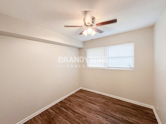 Building Photo - 1936 Constant Dr