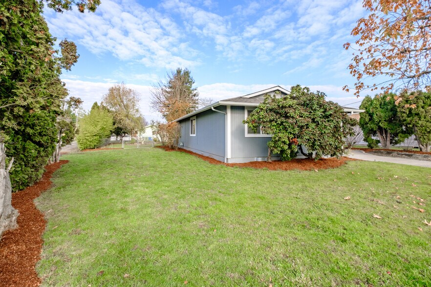 Building Photo - 401 Whittier St