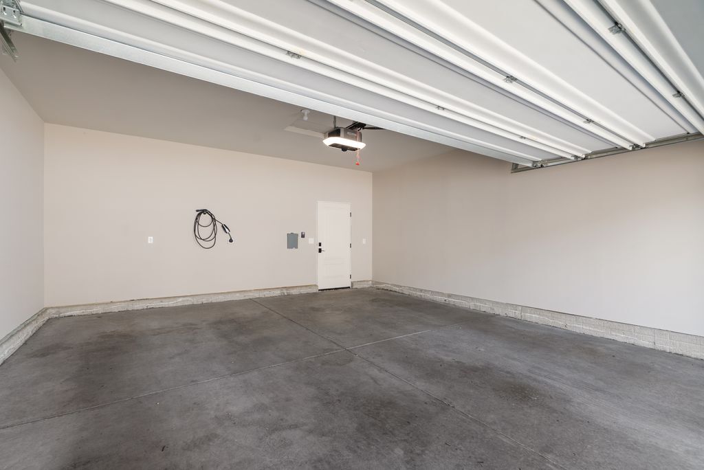 Building Photo - 1124 Edgehill Rd