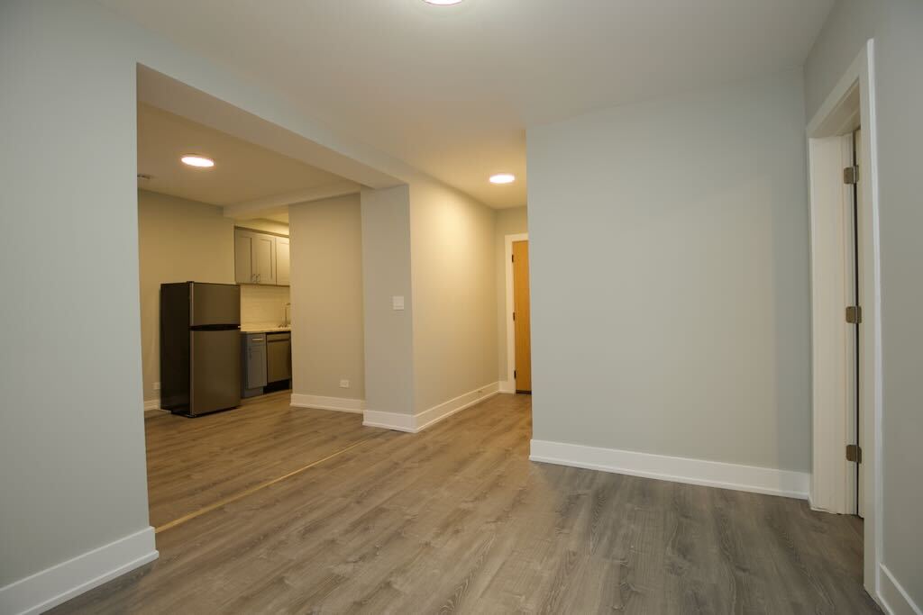 Building Photo - 508 W Belmont Ave
