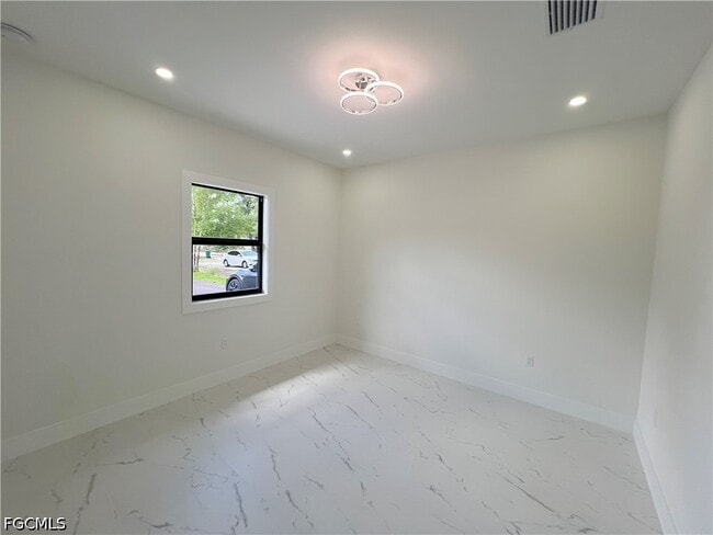 Building Photo - 2657 2nd Ave SE