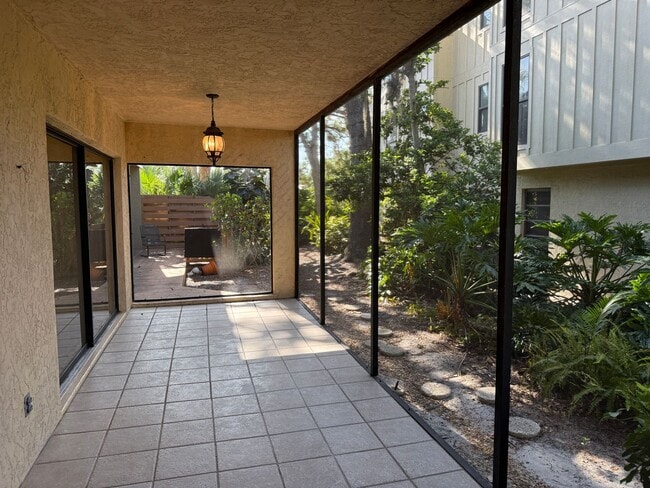 Building Photo - Lake Arrowhead 2 bedroom / 2 bath Condo